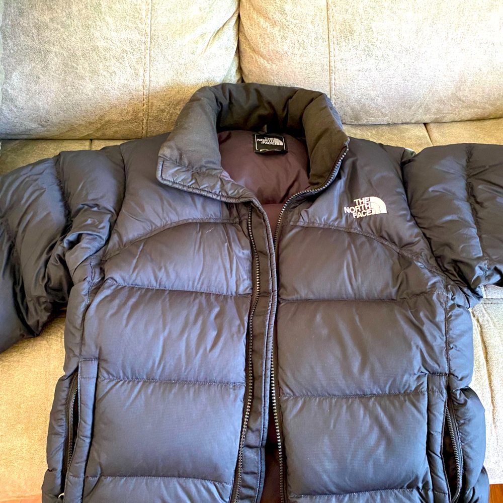 Women’s size small North Face black puffer in great condition